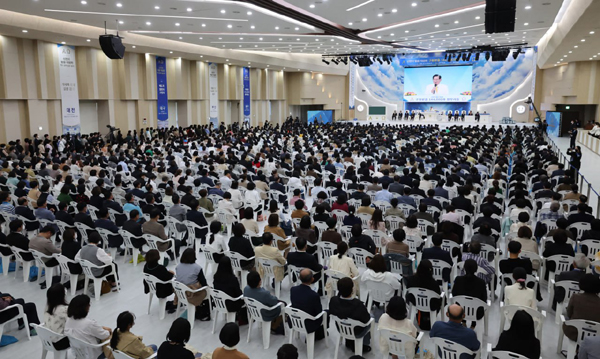 Gwangju, about 4,000 people, including about 300 pastors, attended